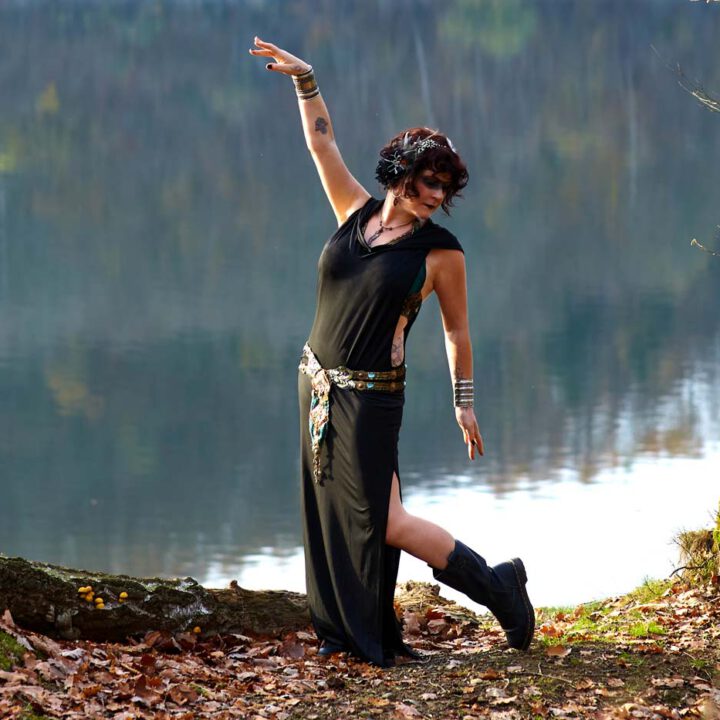 Shantala ma Rielle | Künstlerin | Performance | Fusion Dance aus Olpe Shantala ma Rielle | Künstlerin | Performance | Fusion Dance aus Olpe